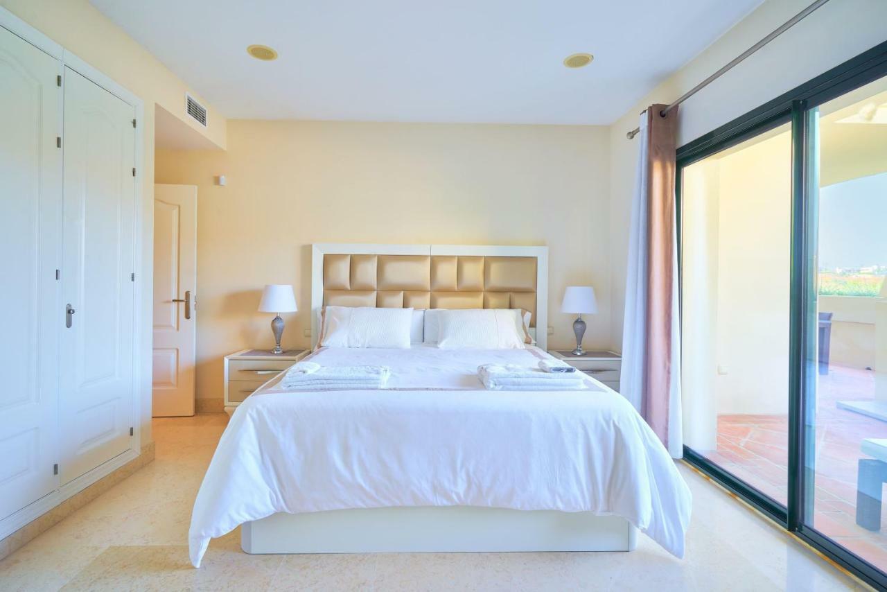 Capanes Del Golf Apartment Benahavis Exterior photo
