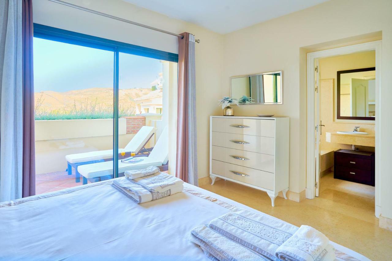 Capanes Del Golf Apartment Benahavis Exterior photo