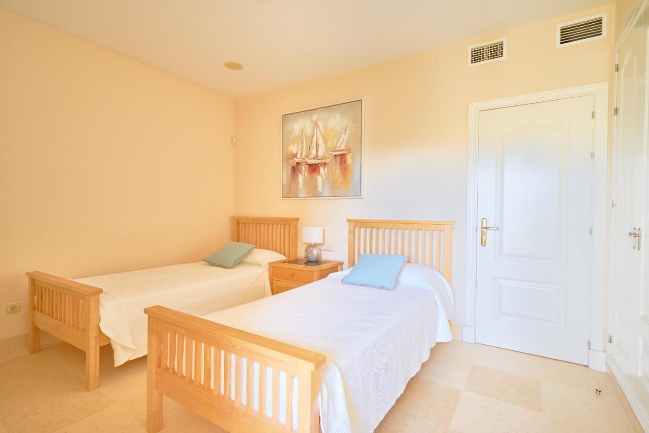 Capanes Del Golf Apartment Benahavis Exterior photo