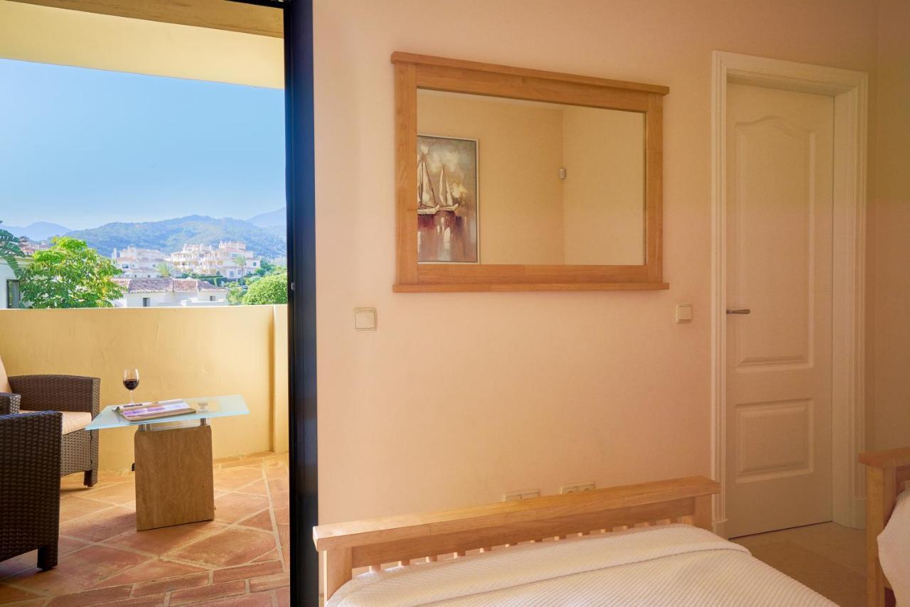 Capanes Del Golf Apartment Benahavis Exterior photo