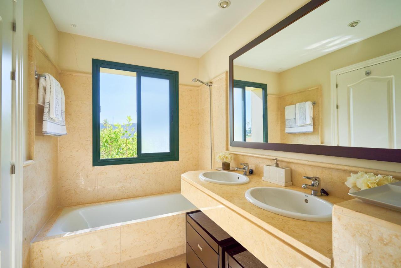 Capanes Del Golf Apartment Benahavis Exterior photo
