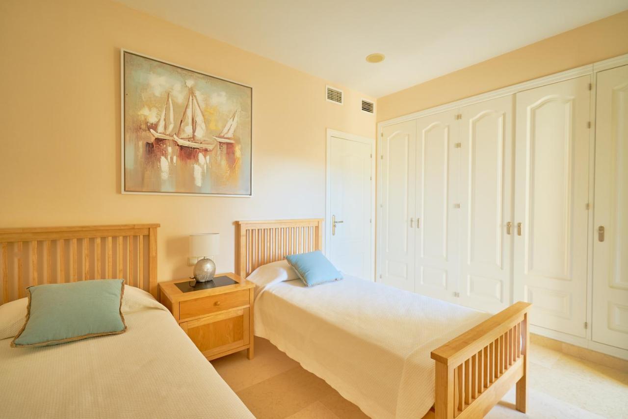 Capanes Del Golf Apartment Benahavis Exterior photo